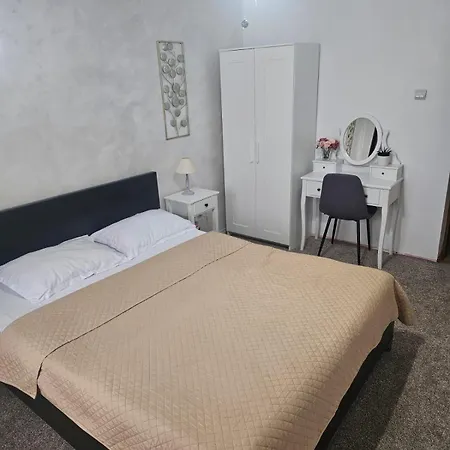 Nicolae Romanescu Park Apartmán *